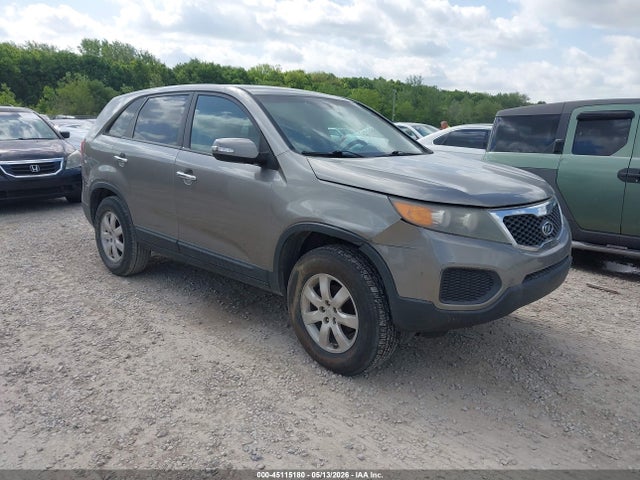 Salvage Kia Sorento Image