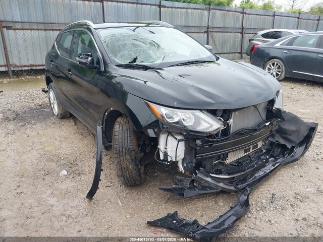 Salvage Nissan Rogue Image