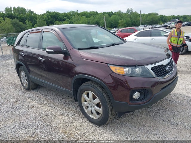 Salvage Kia Sorento Image