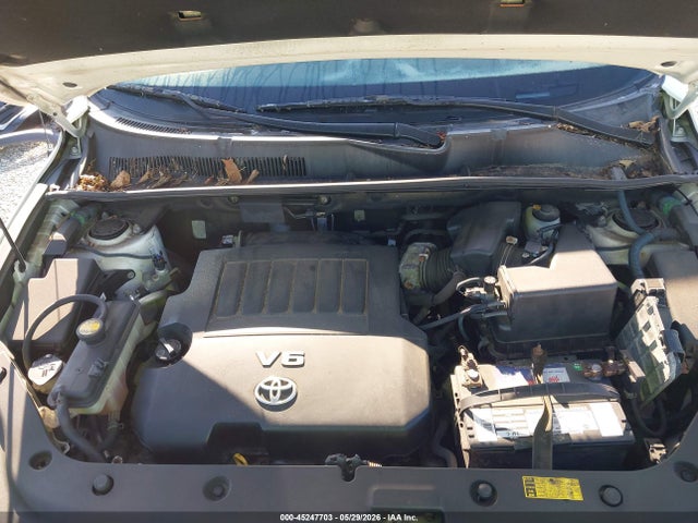 Toyota RAV4 Limited V6