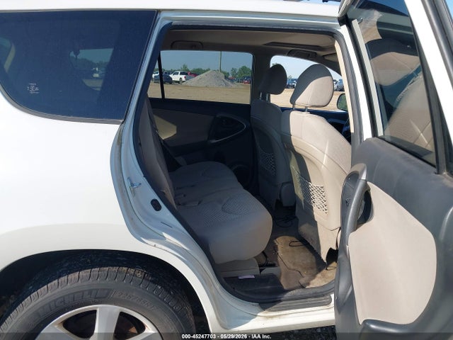 Toyota RAV4 Limited V6