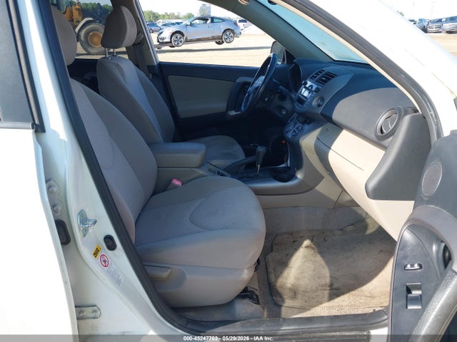Toyota RAV4 Limited V6