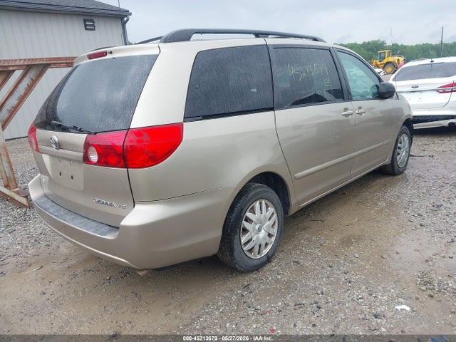 Toyota Sienna Le