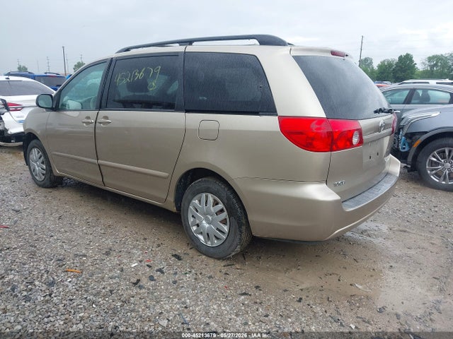 Toyota Sienna Le