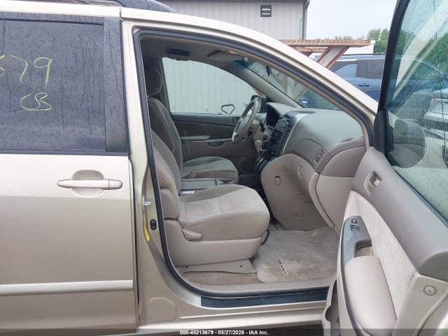 Toyota Sienna Le
