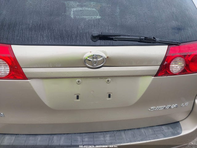 Toyota Sienna Le