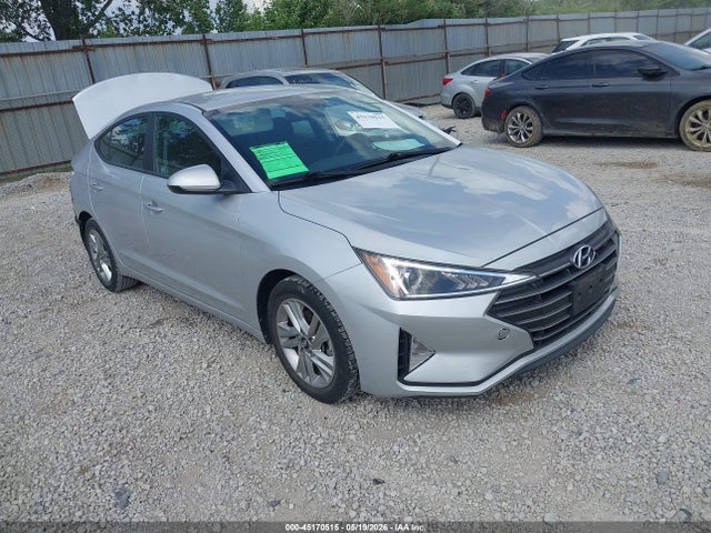 Salvage Hyundai ELANTRA Image