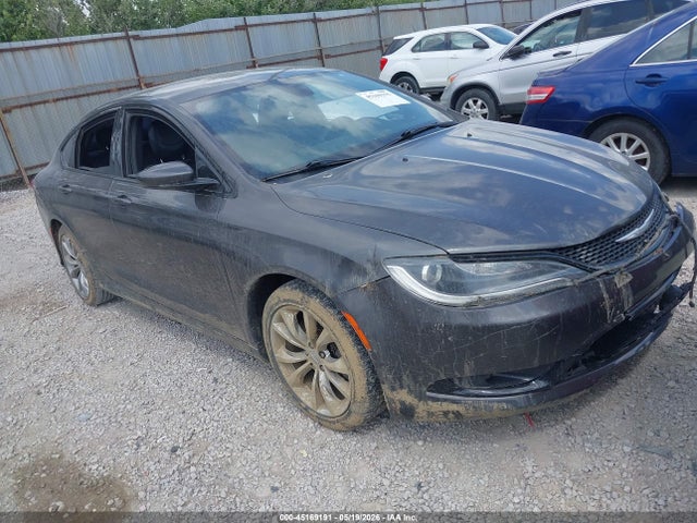 Salvage Chrysler 200 Image