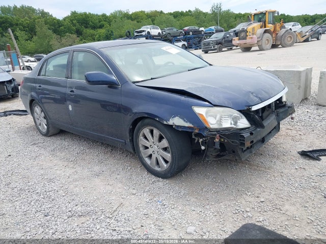 Salvage Toyota Avalon Image