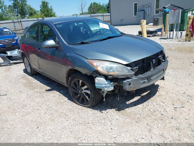 Salvage Mazda Mazda3 Image