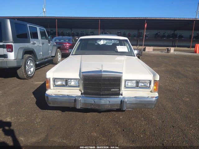 Lincoln Towncar