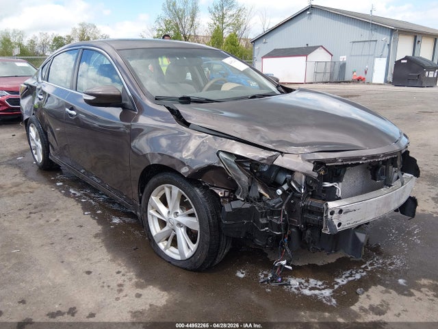 Salvage Nissan Altima Image
