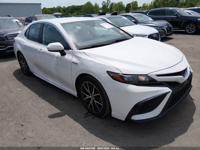 Salvage Toyota Camry Image
