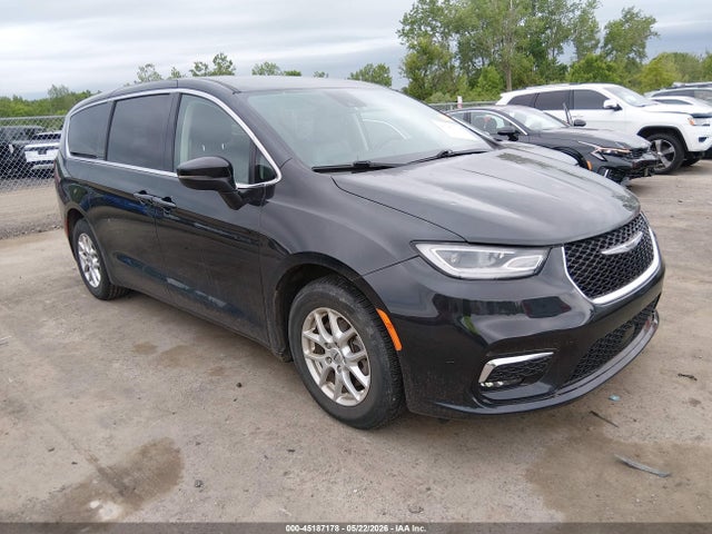 Salvage Chrysler Pacifica Image