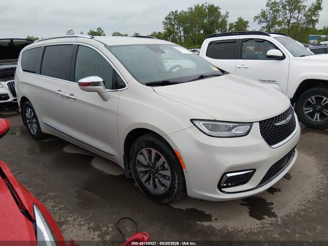Salvage Chrysler Pacifica Image
