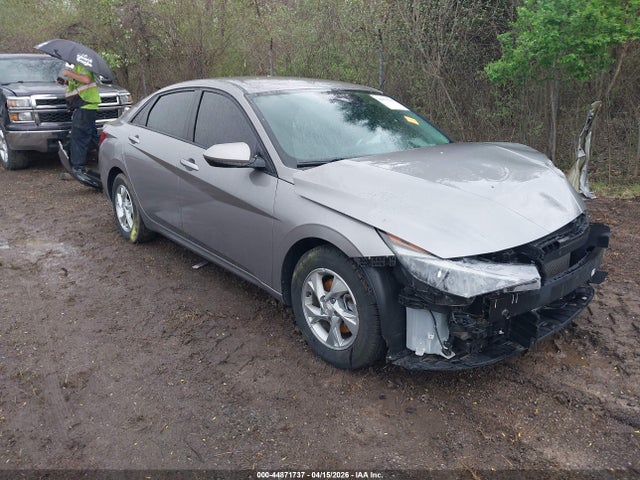 Salvage Hyundai ELANTRA Image