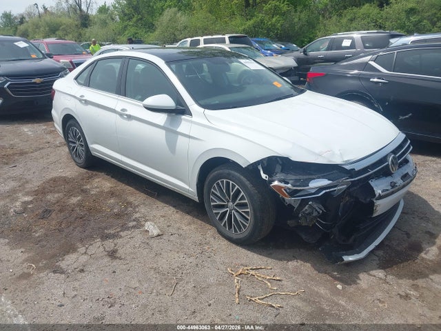Salvage Volkswagen Jetta Image