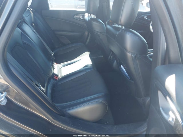 Chrysler 200 S