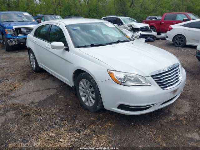 Salvage Chrysler 200 Image