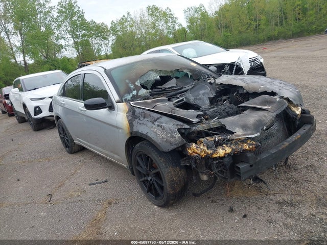 Salvage Chrysler 200 Image