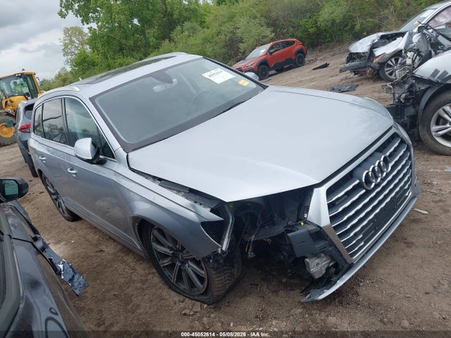 Salvage Audi Q7 Image