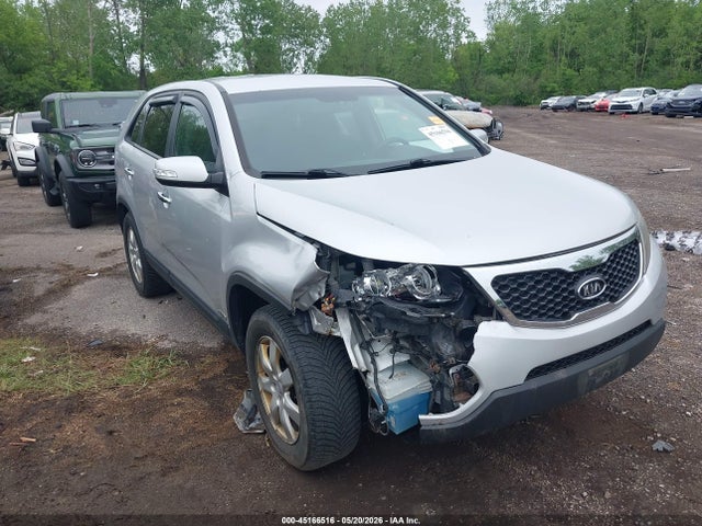 Salvage Kia Sorento Image