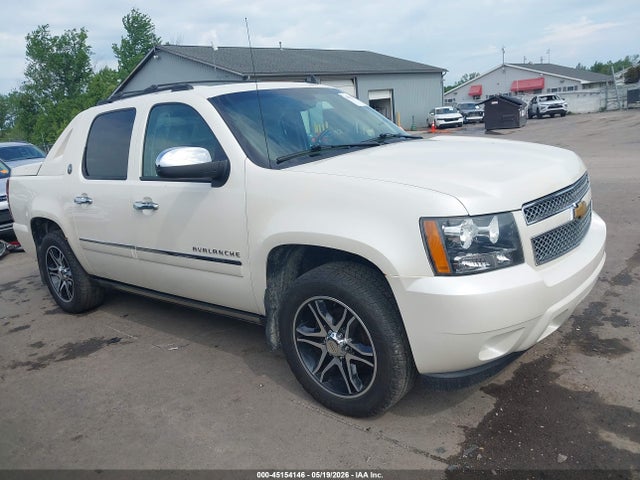 Salvage Chevrolet Avalanche Image