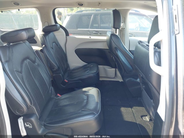 Chrysler Pacifica Limited