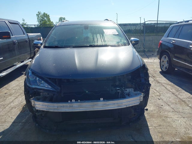 Chrysler Pacifica Limited