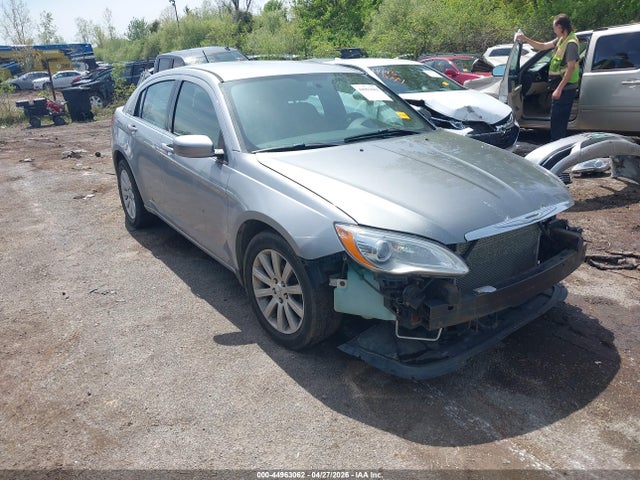 Salvage Chrysler 200 Image