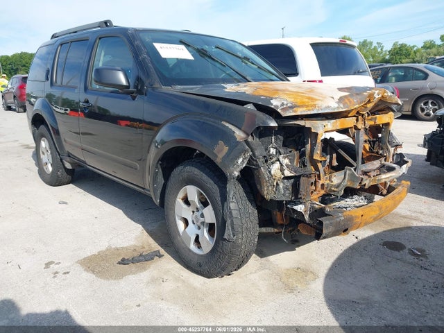 Salvage Nissan Pathfinder Image