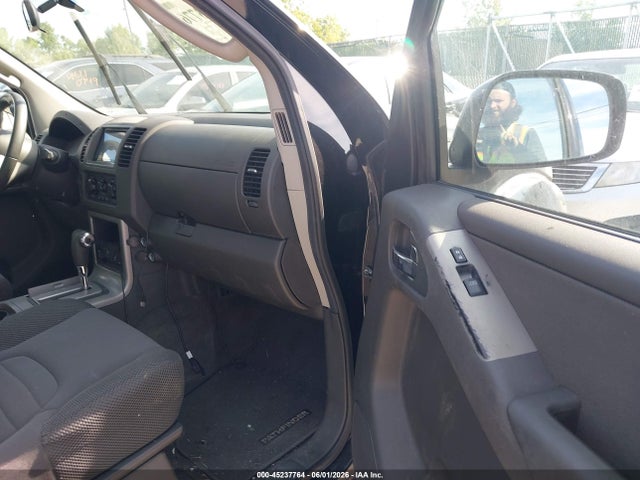 Nissan Pathfinder S