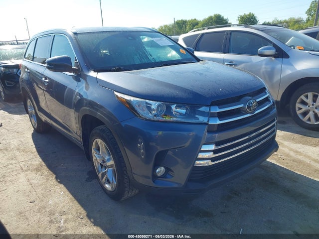 Salvage Toyota Highlander Image