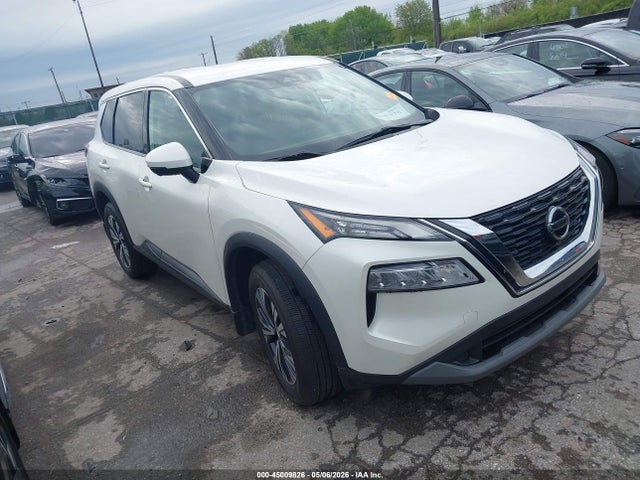 Salvage Nissan Rogue Image