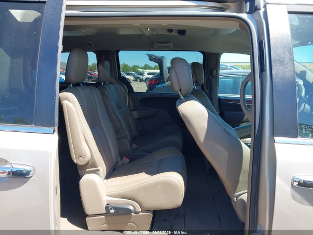Chrysler Town & Country Touring-l