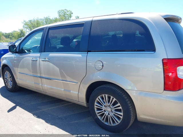 Chrysler Town & Country Touring-l