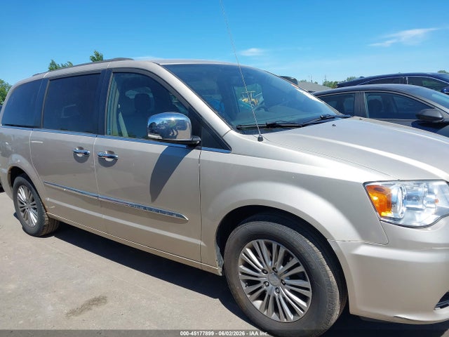 Chrysler Town & Country Touring-l