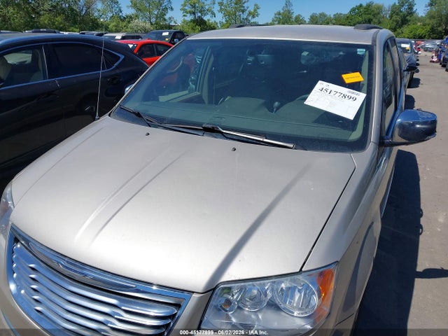 Chrysler Town & Country Touring-l