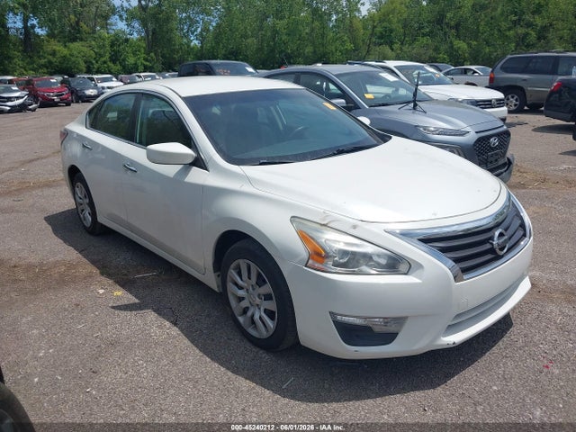 Salvage Nissan Altima Image