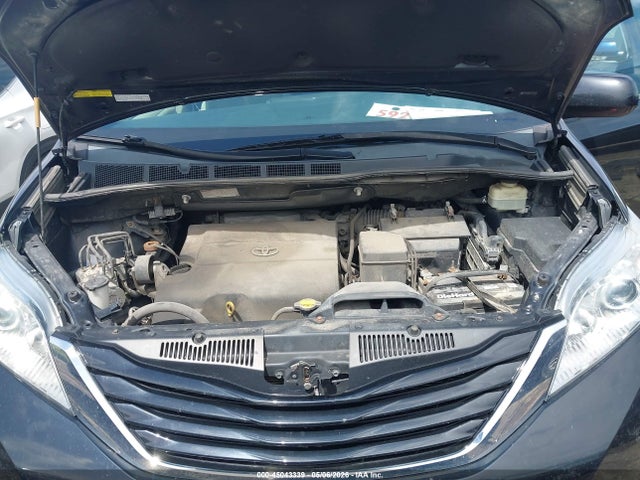 Toyota Sienna Le 7 Passenger