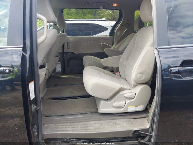 Toyota Sienna Le 7 Passenger