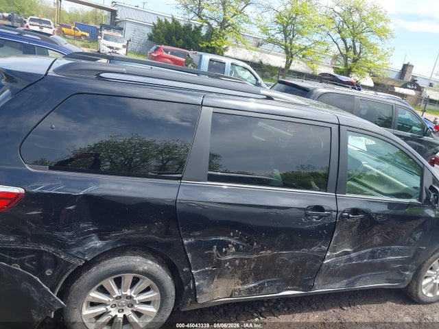 Toyota Sienna Le 7 Passenger