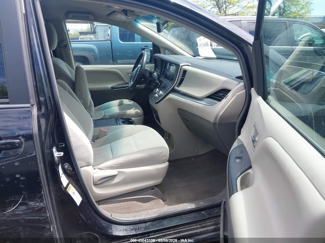 Toyota Sienna Le 7 Passenger