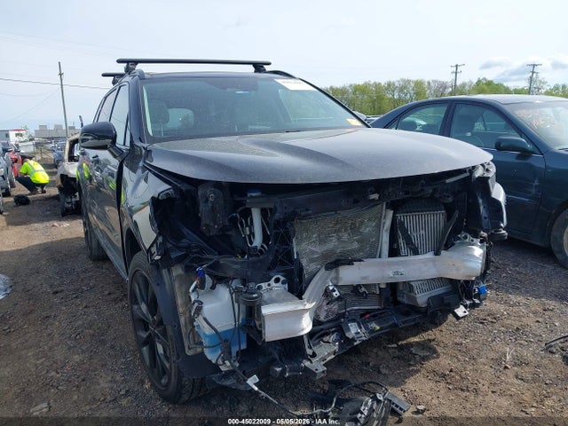 Salvage Kia Sorento Image