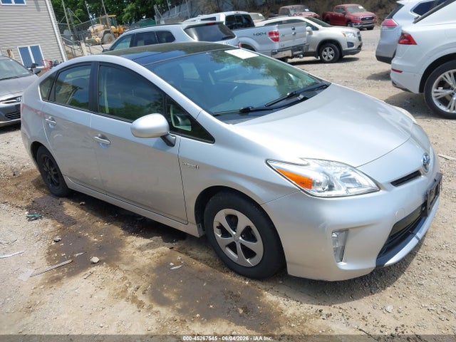Salvage Toyota Prius Image
