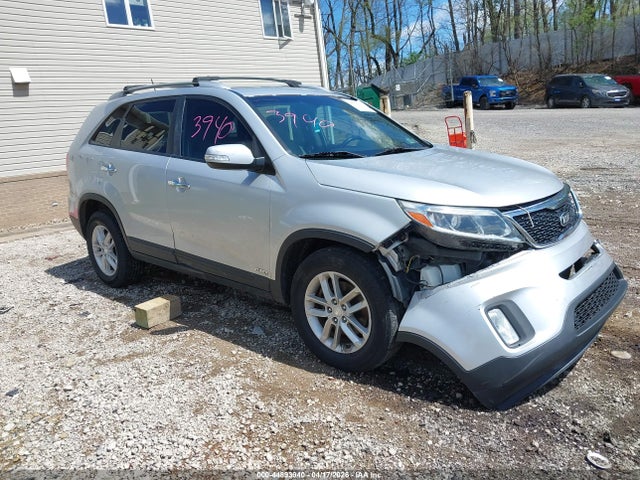 Salvage Kia Sorento Image