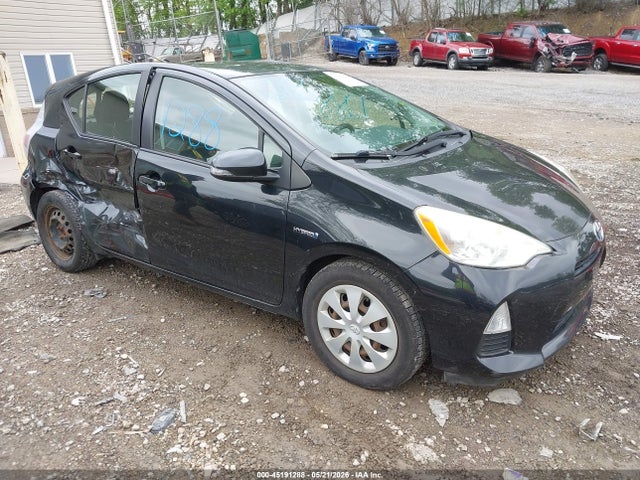 Salvage Toyota Prius c Image