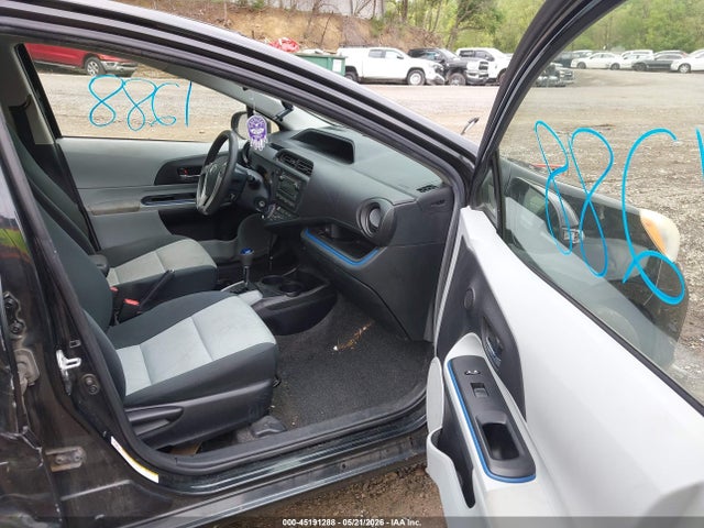 Toyota Prius c Two