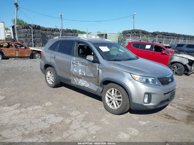 Salvage Kia Sorento Image