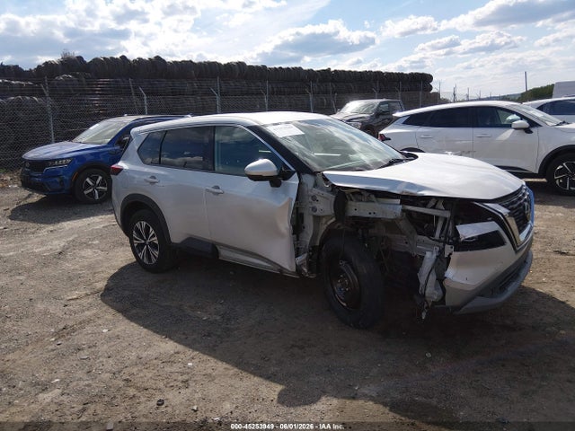 Salvage Nissan Rogue Image